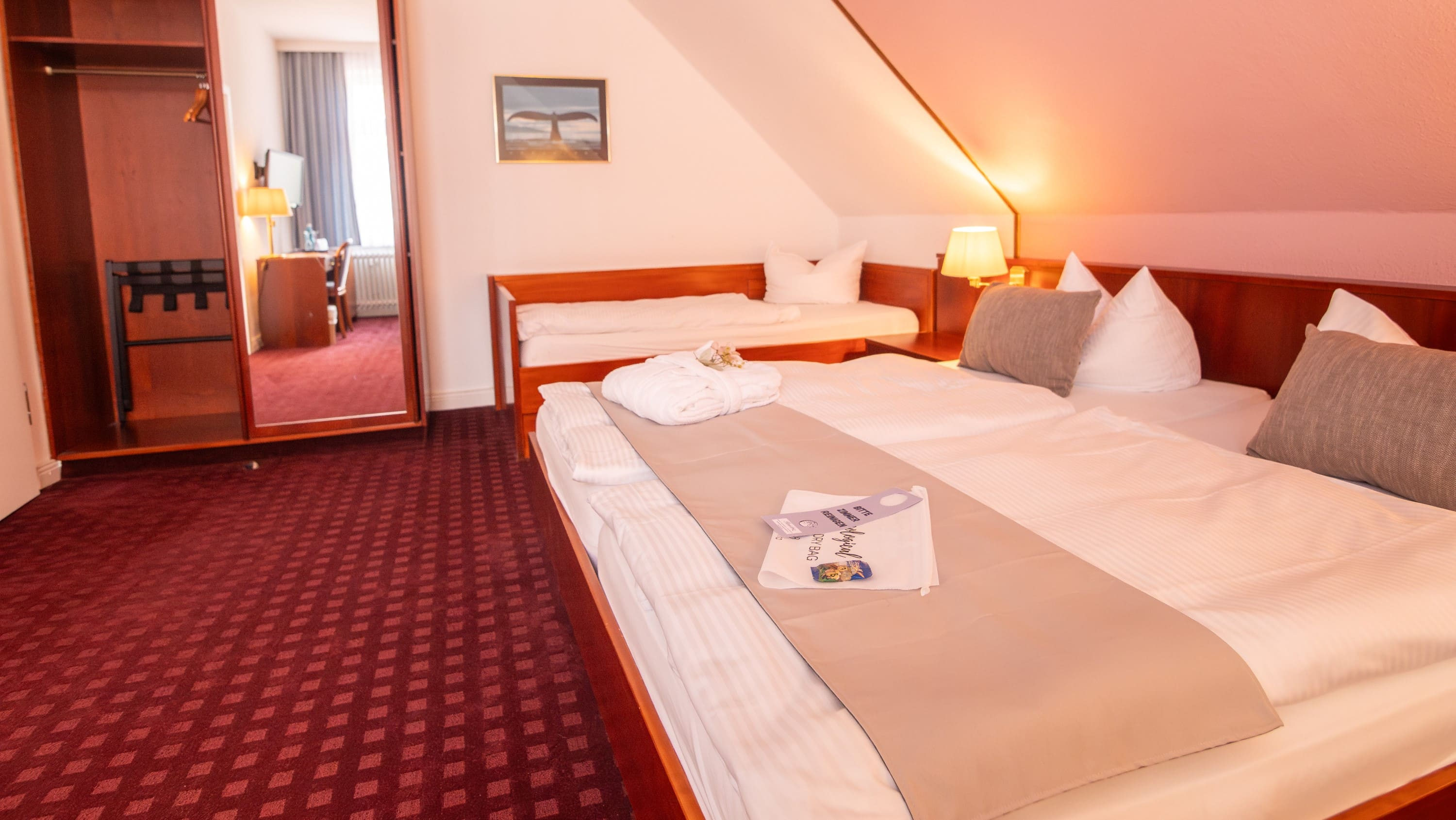 Drei- und Mehrbettzimmer Bett