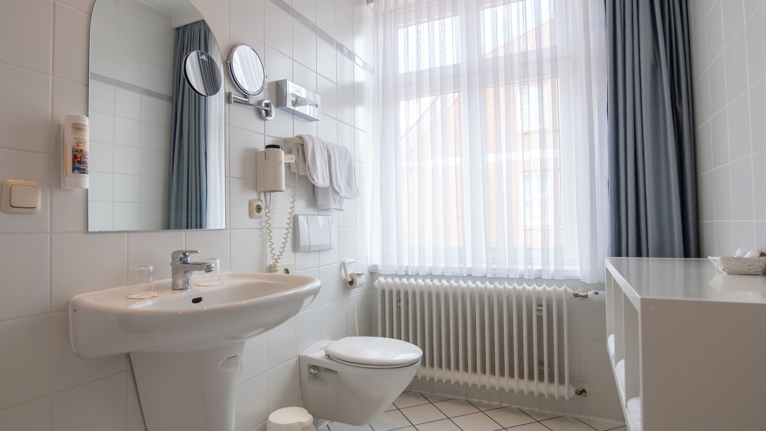 Drei- und Mehrbettzimmer Badezimmer