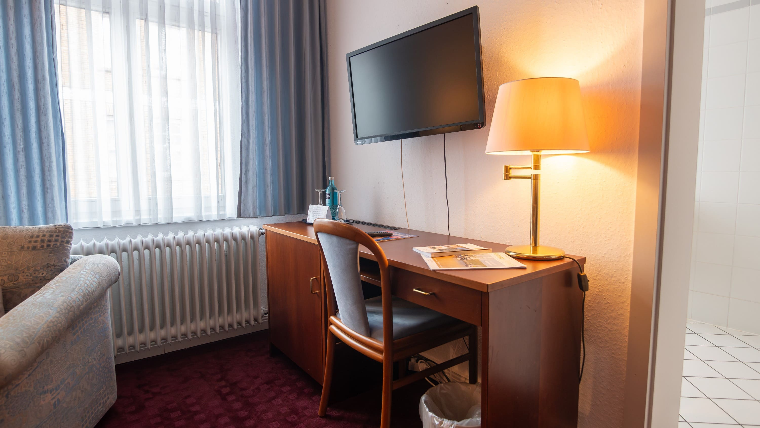 Drei- und Mehrbettzimmer Schreibtisch